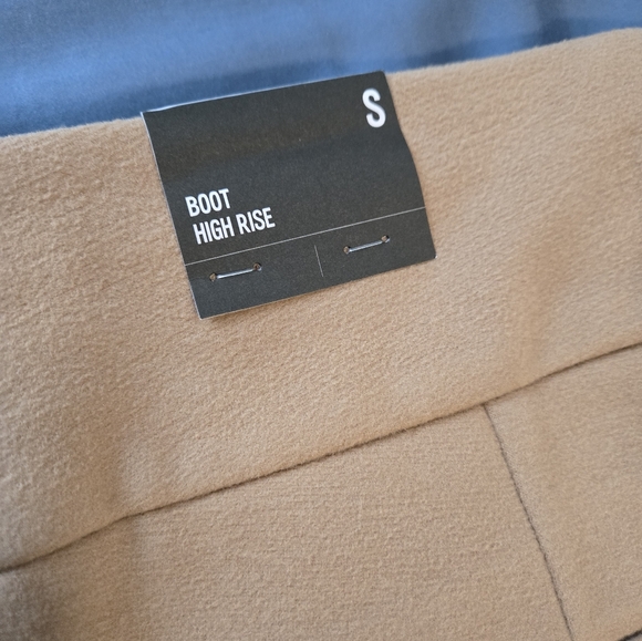 ExpressSize: Small Boot high rise Brand new with tags Color: tan Knit kit - Picture 5 of 6